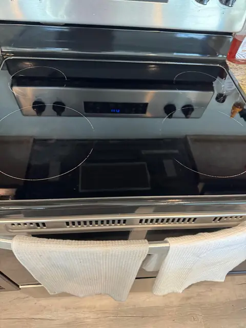 Glass stovetop after a deep cleaning