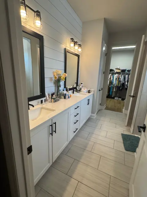 Double vanity bathroom cleaned in Tampa Bay